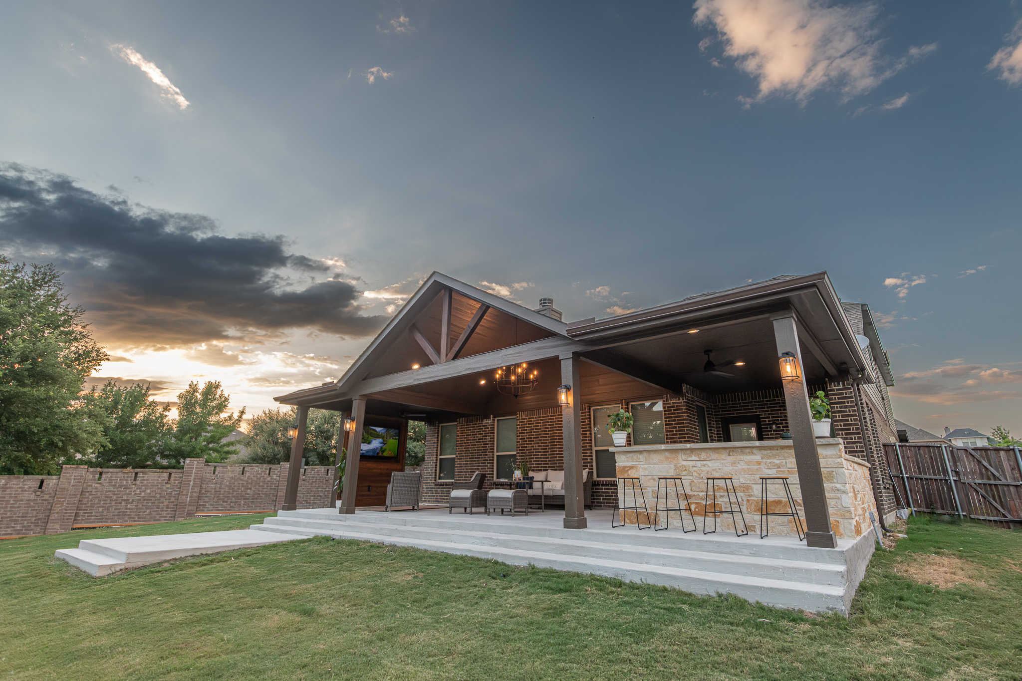 Custom-built covered patio in Dallas-Fort Worth, designed for outdoor living with durable materials, stylish finishes, and protection from the Texas sun